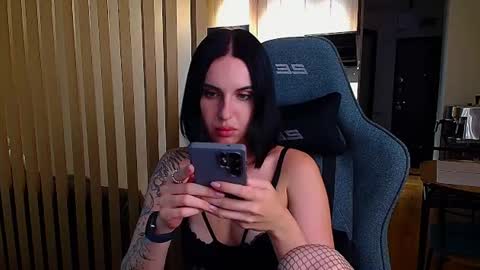 pure_temptation_j live room snapshot on Chaturbate