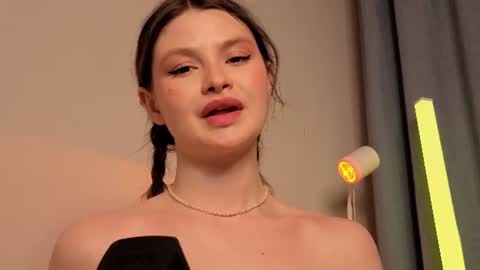 puree_eva Momentaufnahme des Live-Raums auf Chaturbate