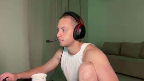 qwebsaks live room snapshot on Chaturbate