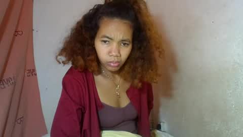 rahoelinirina momentopname van live room op Chaturbate