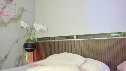 raquelrose_ live room snapshot on Chaturbate