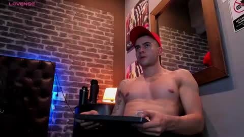 raziel_duskbane live room snapshot on Chaturbate