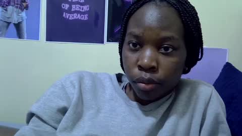 reina_2 live room snapshot on Chaturbate