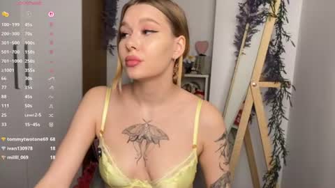 rina_nomaly captura da sala ao vivo na Chaturbate
