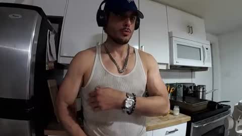 rockyvallarta momentopname van live room op Chaturbate