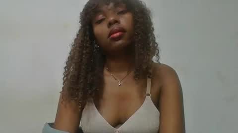 rosalinda933 Momentaufnahme des Live-Raums auf Chaturbate