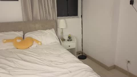 rosario_biancoo live room snapshot on Chaturbate