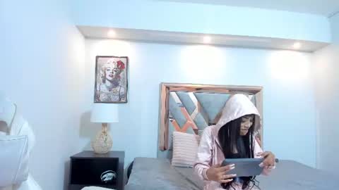 roxiecollins_ momentopname van live room op Chaturbate