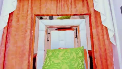 roxy_sexy69 live room snapshot on Chaturbate