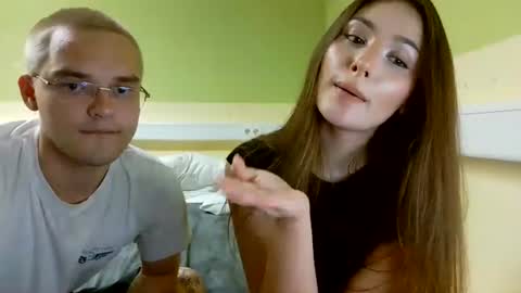 rusiksb31 live room snapshot on Chaturbate