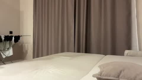sacreed_lovee momentopname van live room op Chaturbate