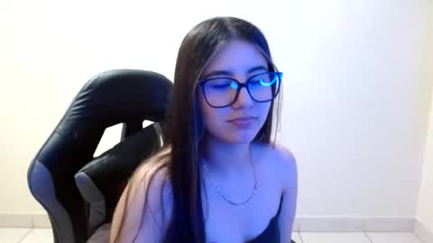 sahaliefox_ live room snapshot on Chaturbate