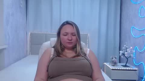 sallyverda momentopname van live room op Chaturbate