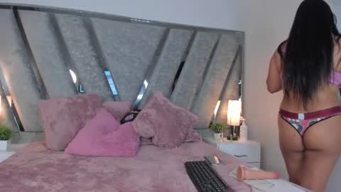 samanta_hiils live room snapshot on Chaturbate