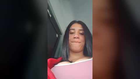 samantha_hotly снимок онлайн-комнаты на Chaturbate