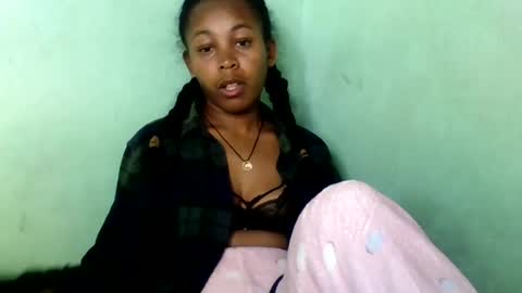 sandra1253099 live room snapshot on Chaturbate