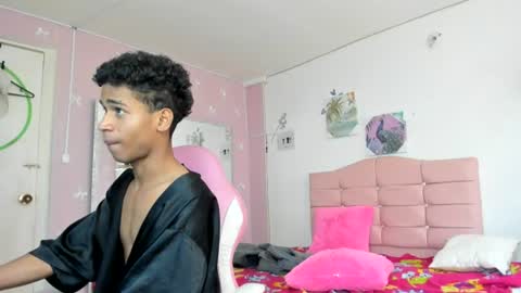 santy_bigcock_01 снимок онлайн-комнаты на Chaturbate