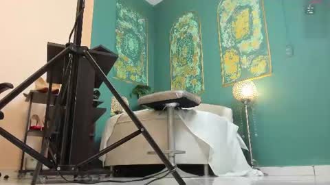 saraa_cute1 live room snapshot on Chaturbate