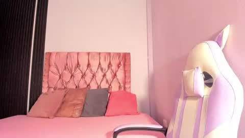 saraapril_1 Momentaufnahme des Live-Raums auf Chaturbate