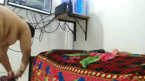 saracurvy54 live room snapshot on Chaturbate