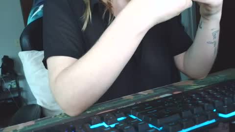 sarahpmummy live room snapshot on Chaturbate
