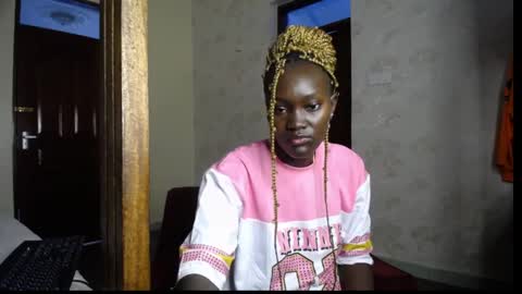 sasha_monella Momentaufnahme des Live-Raums auf Chaturbate