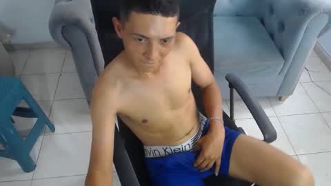 sech_guerrero live room snapshot on Chaturbate