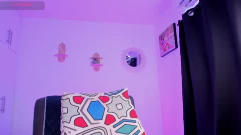 selenastonne captura da sala ao vivo na Chaturbate