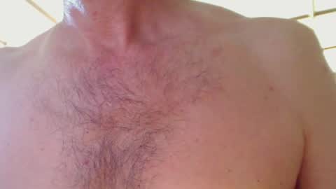 sexyandrew live room snapshot on Chaturbate