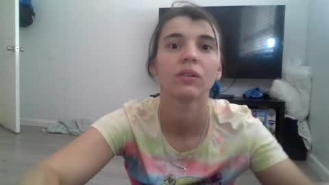 sexybaddiespell снимок онлайн-комнаты на Chaturbate
