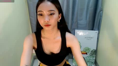 sexyluna4 momentopname van live room op Chaturbate