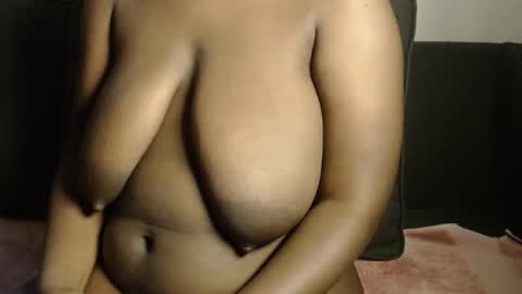 sexymelaninn momentopname van live room op Chaturbate