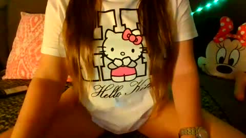 sexymisss24 live room snapshot on Chaturbate