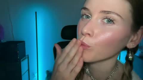 shadebabe Momentaufnahme des Live-Raums auf Chaturbate