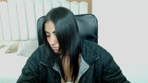 shaneelle live room snapshot on Chaturbate