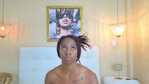 shanelle__ Momentaufnahme des Live-Raums auf Chaturbate
