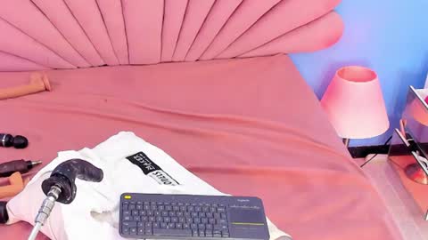 sharlotthe_bigass captura da sala ao vivo na Chaturbate