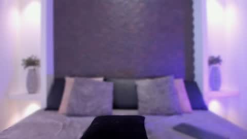 sharonlyn live room snapshot on Chaturbate