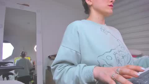 sharonvelvet Momentaufnahme des Live-Raums auf Chaturbate
