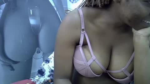 shazzypreety momentopname van live room op Chaturbate