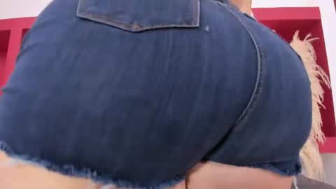 sheeryyll captura da sala ao vivo na Chaturbate