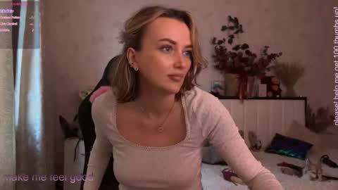 sheslike_firstlove live room snapshot on Chaturbate