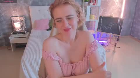 shiny_lisss momentopname van live room op Chaturbate