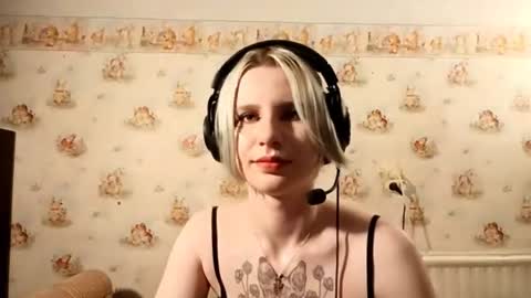 siennakorik live room snapshot on Chaturbate