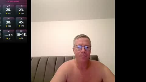 sinfulpulse69 live room snapshot on Chaturbate