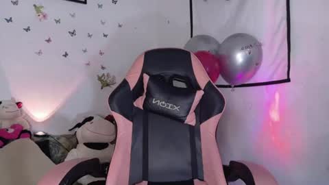 sneakyy_fantasy captura de la sala en vivo en Chaturbate