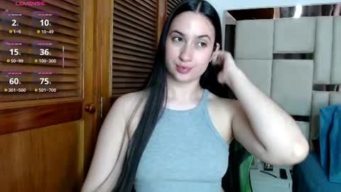 sofiaduque_26 live room snapshot on Chaturbate
