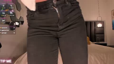 sophiebarnett_ live room snapshot on Chaturbate