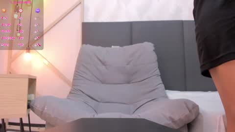 sophieharris__ live room snapshot on Chaturbate