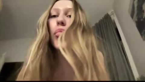 straftati Momentaufnahme des Live-Raums auf Chaturbate